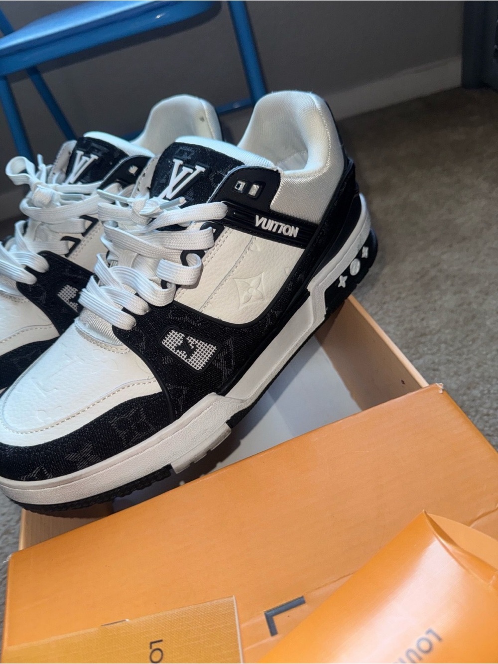 Louis Vuitton Kids White and Black Low-Top Sneakers with LV Logo - Picture 5 of 5